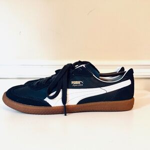 EUC - Puma - Men’s Super Liga - US Size 8 / EUR Size 40 - New Navy/White